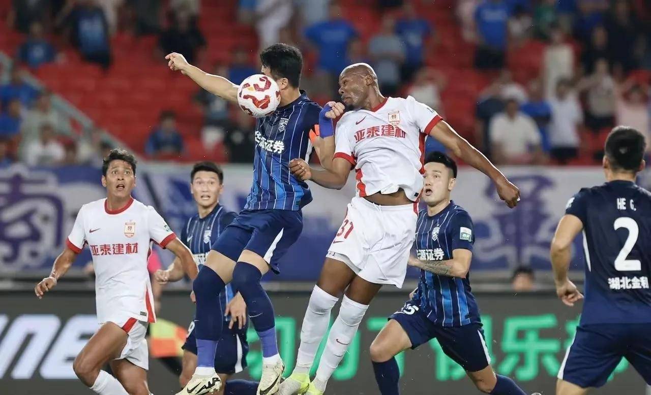 CBA季后赛冲刺阶段再迎强敌；武汉三镇战术微调；主帅态度——媒体盛赞；身体对抗强度拉满的简单介绍