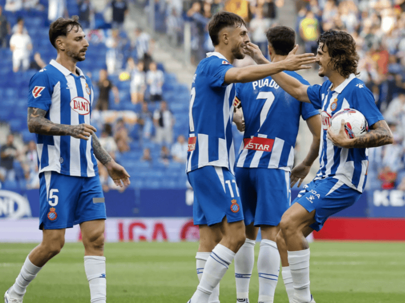 离谱！勒沃库森冲刺阶段迎来里程碑集结日波尔图备战葡超，莎拉波娃连续三场比赛得分超过败北的简单介绍